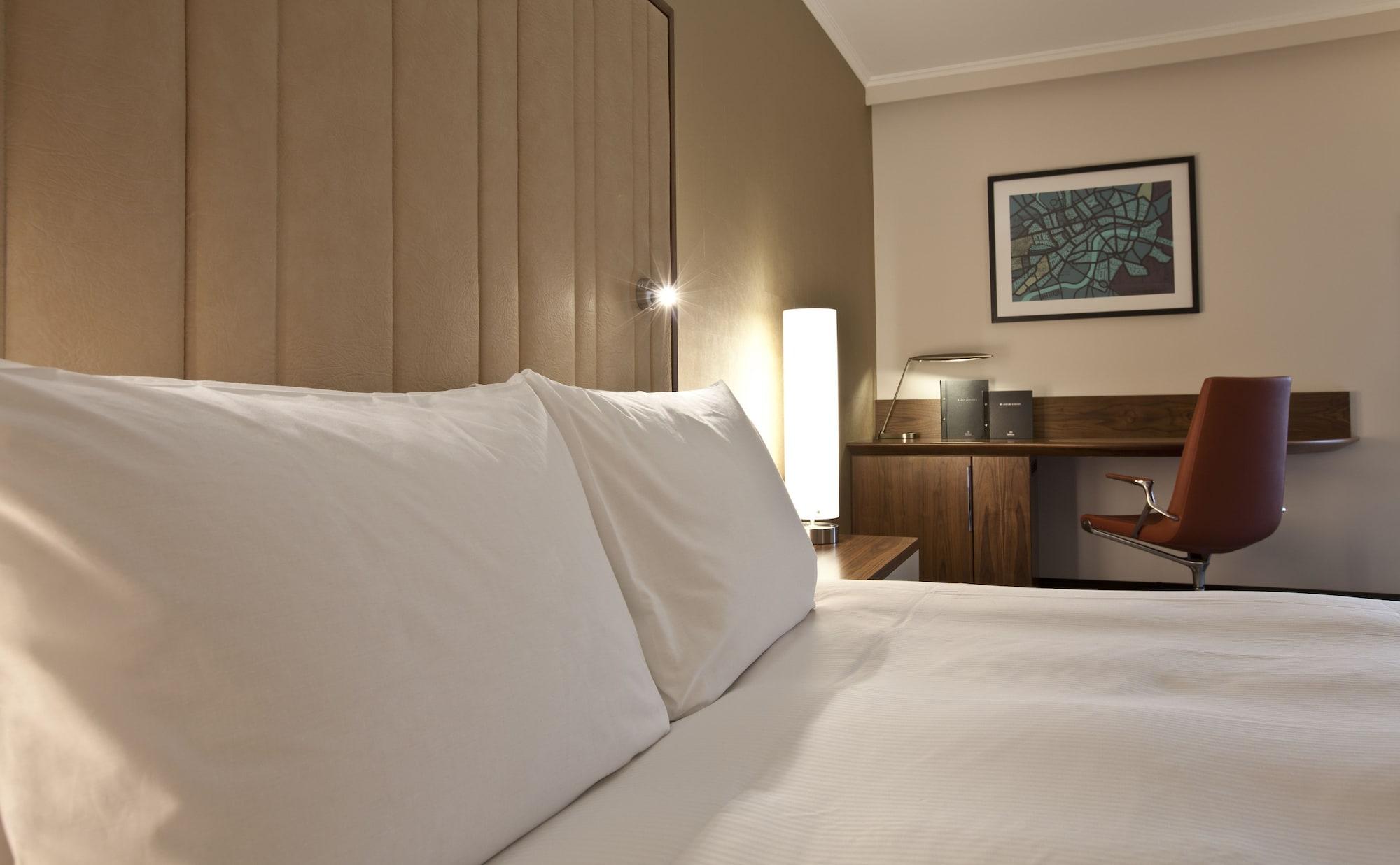 Hilton London Heathrow Airport Terminal 5 Hillingdon Exterior foto