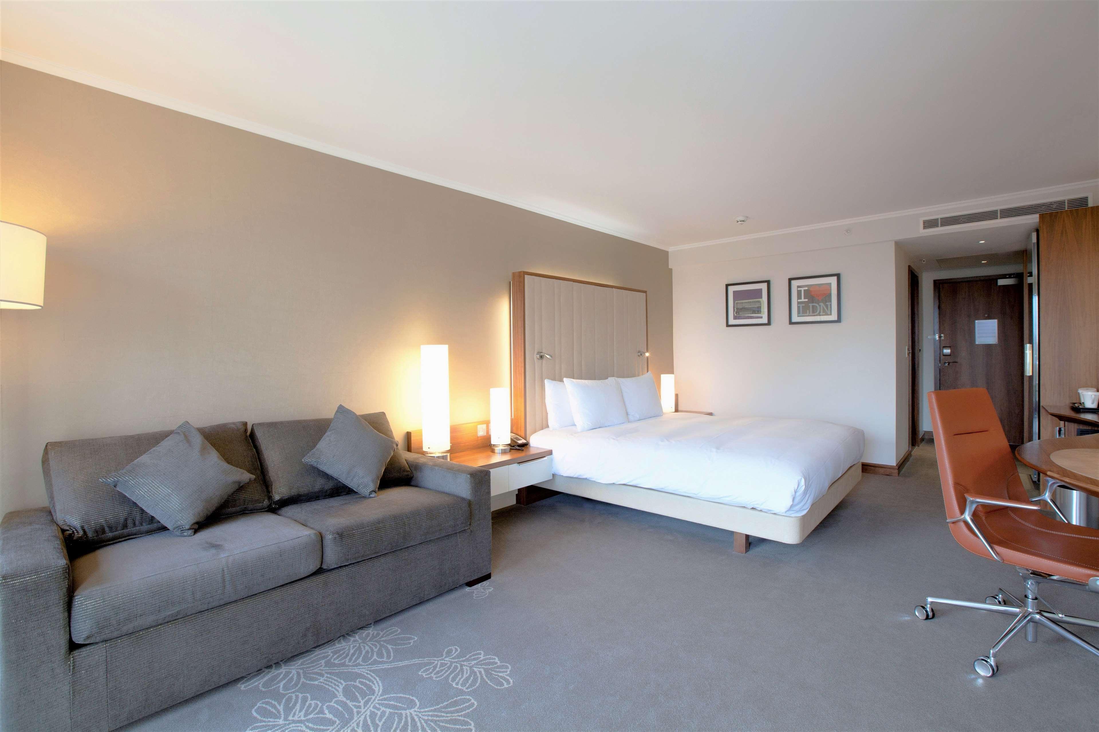 Hilton London Heathrow Airport Terminal 5 Hillingdon Exterior foto