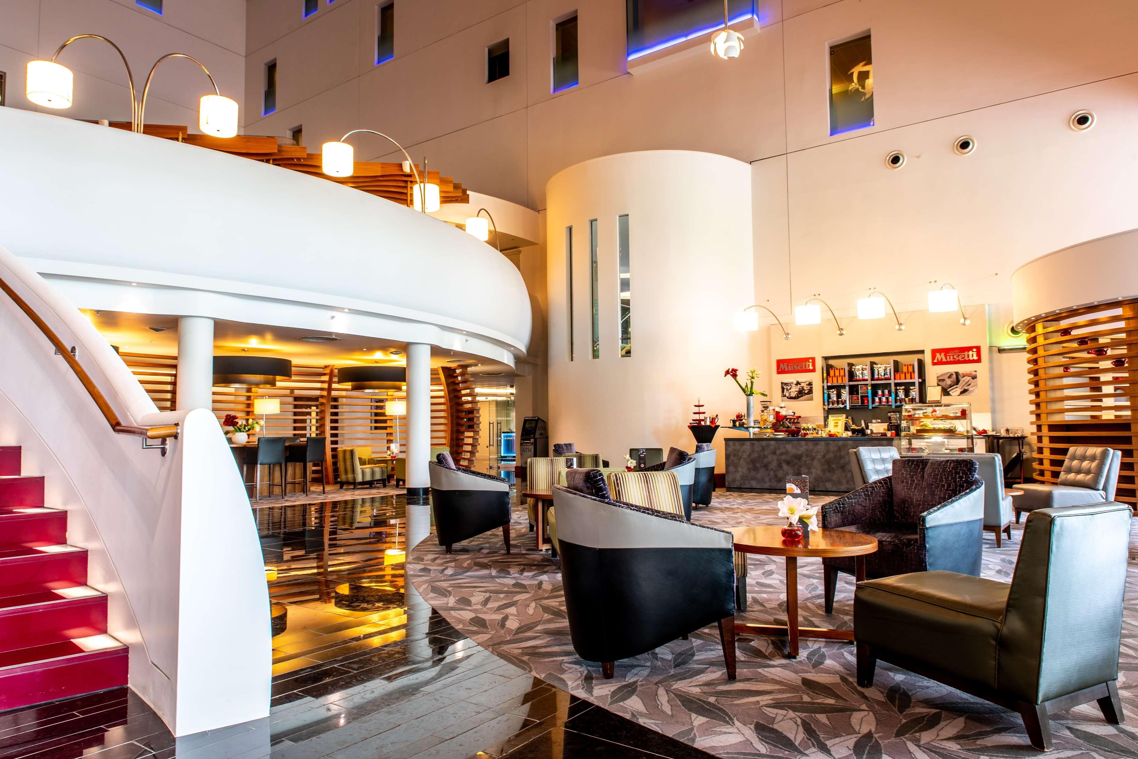 Hilton London Heathrow Airport Terminal 5 Hillingdon Exterior foto