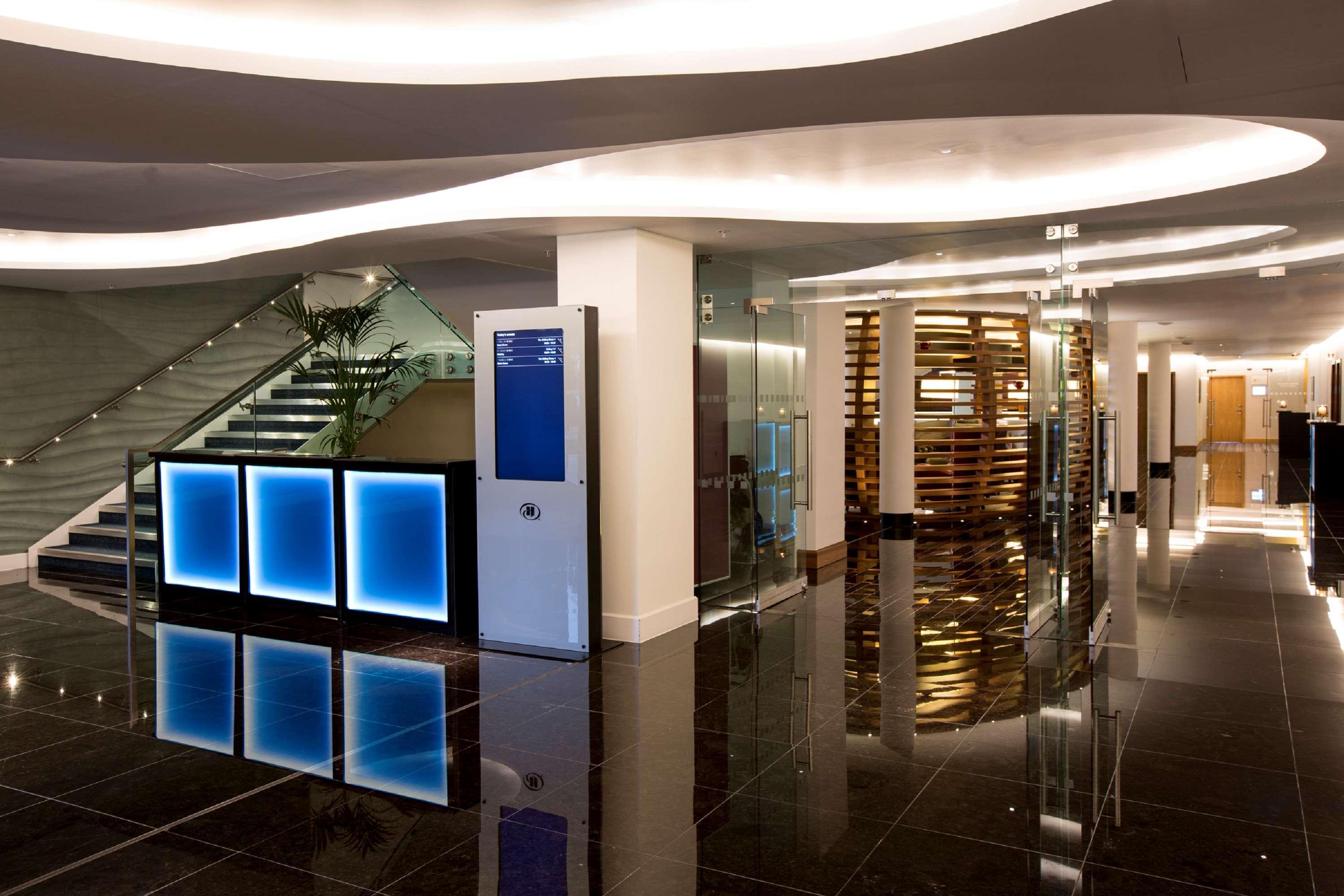 Hilton London Heathrow Airport Terminal 5 Hillingdon Exterior foto