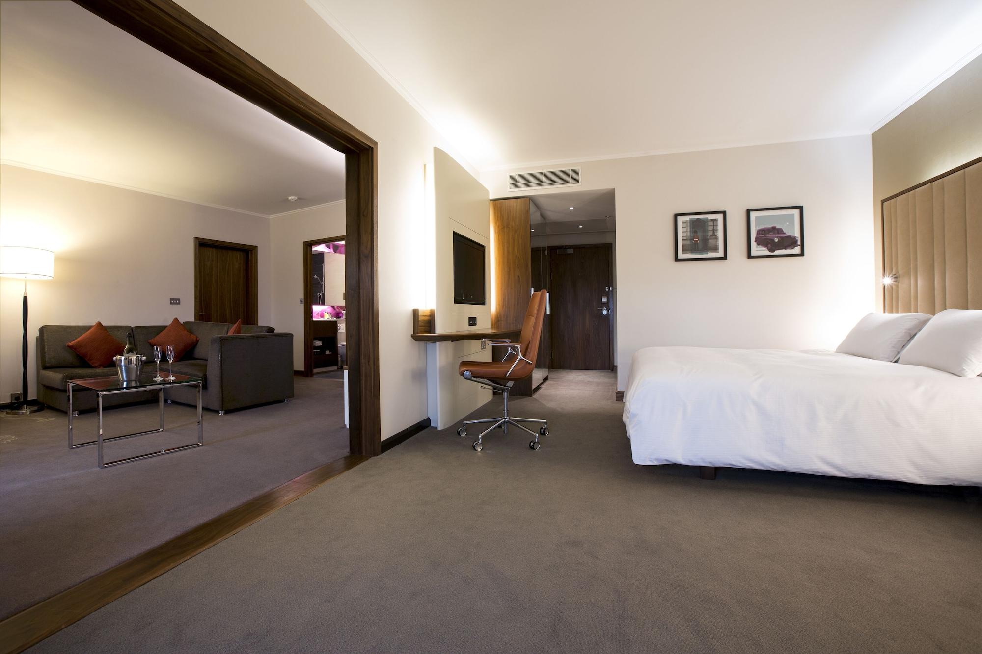 Hilton London Heathrow Airport Terminal 5 Hillingdon Exterior foto
