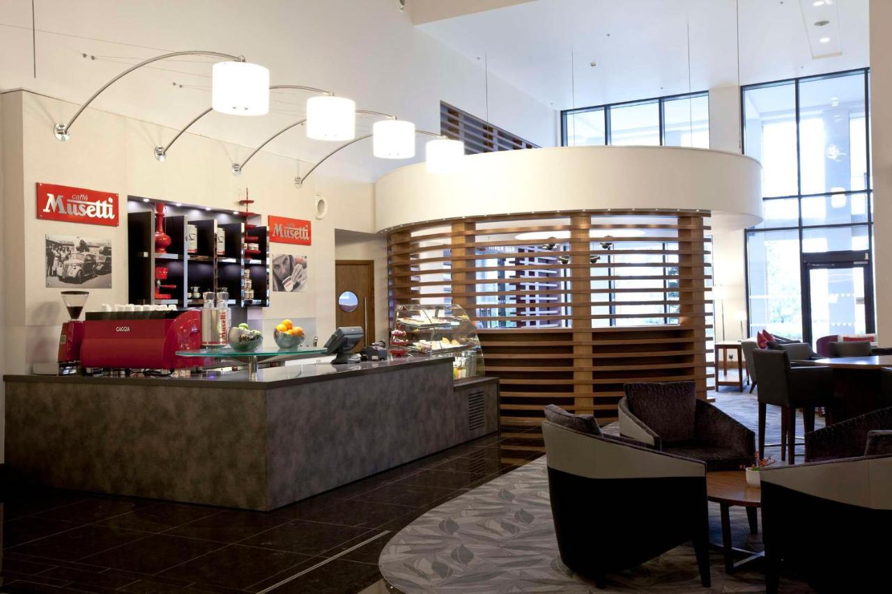 Hilton London Heathrow Airport Terminal 5 Hillingdon Exterior foto