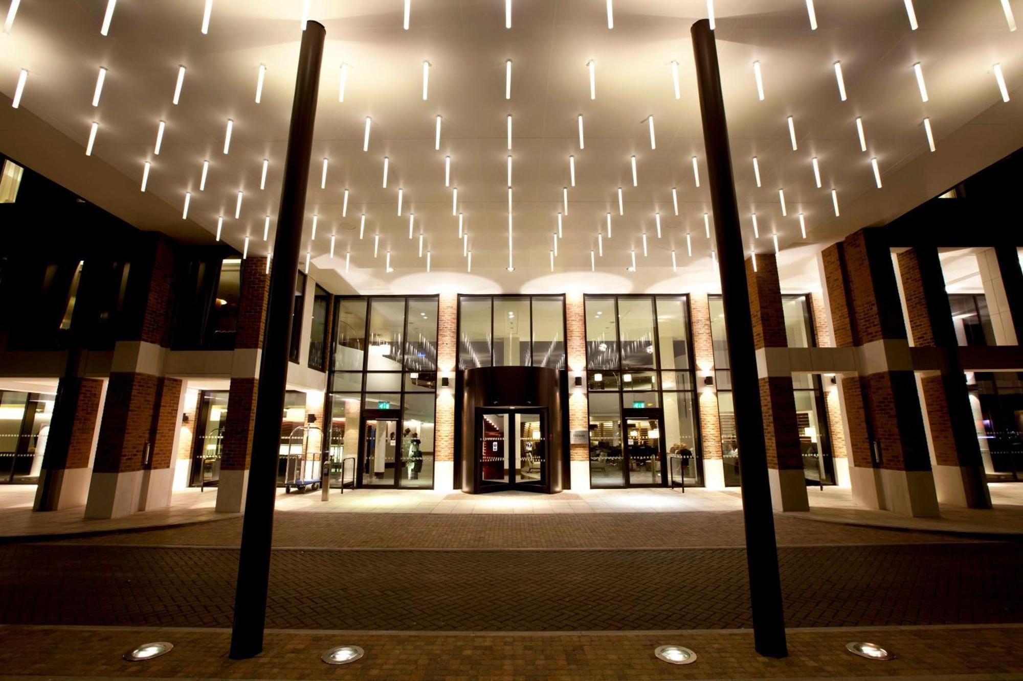 Hilton London Heathrow Airport Terminal 5 Hillingdon Exterior foto