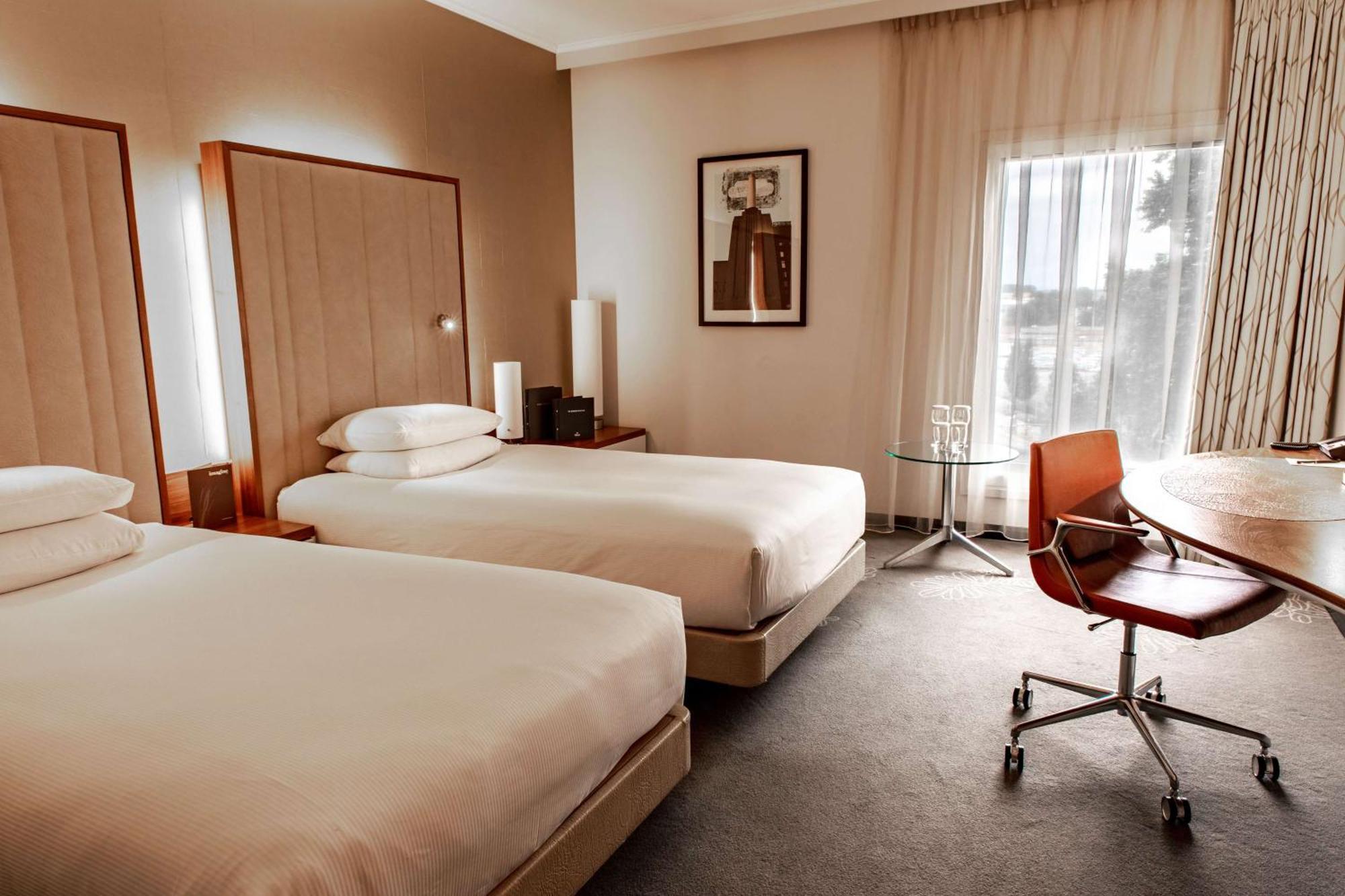 Hilton London Heathrow Airport Terminal 5 Hillingdon Exterior foto