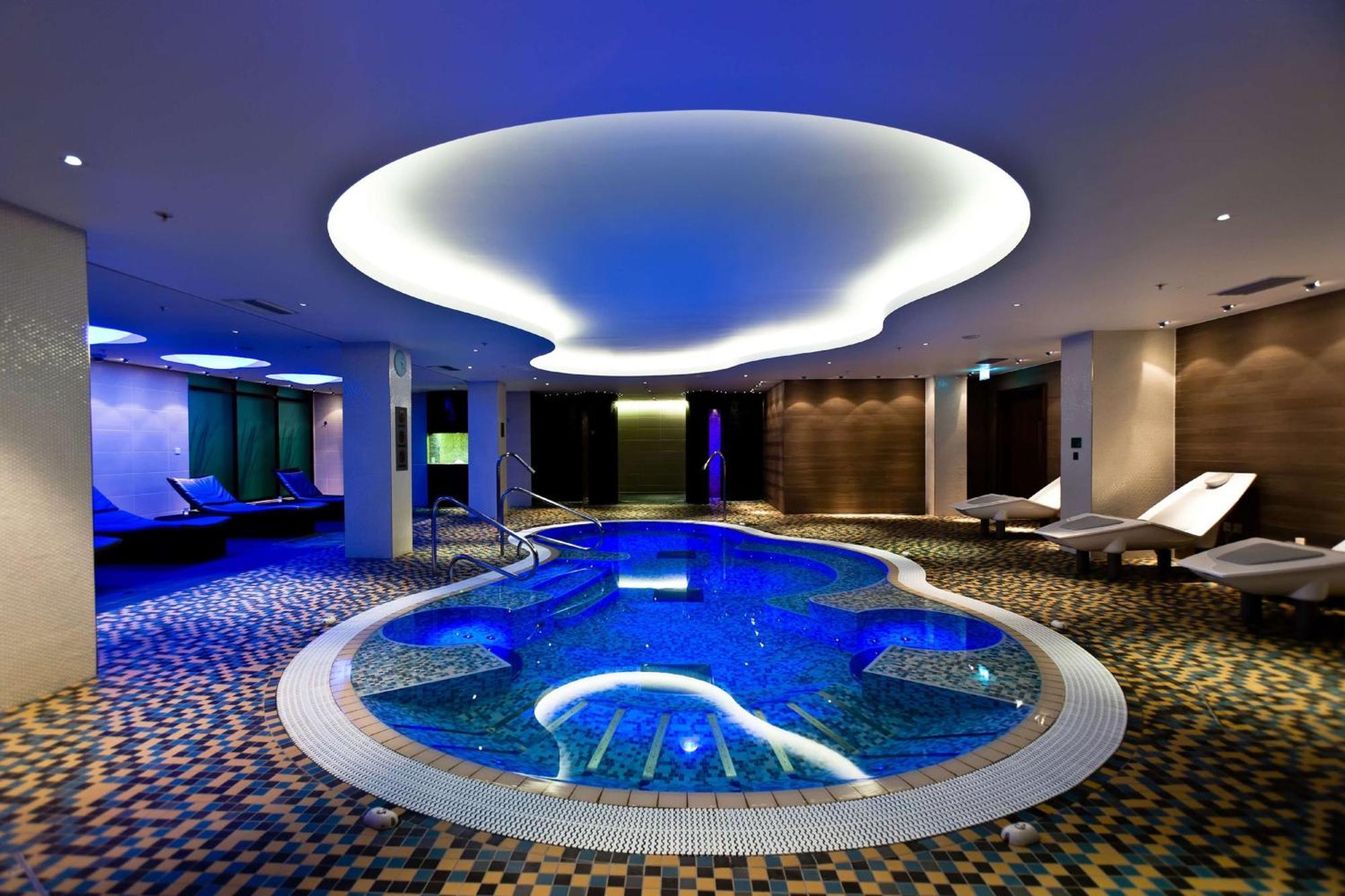 Hilton London Heathrow Airport Terminal 5 Hillingdon Exterior foto