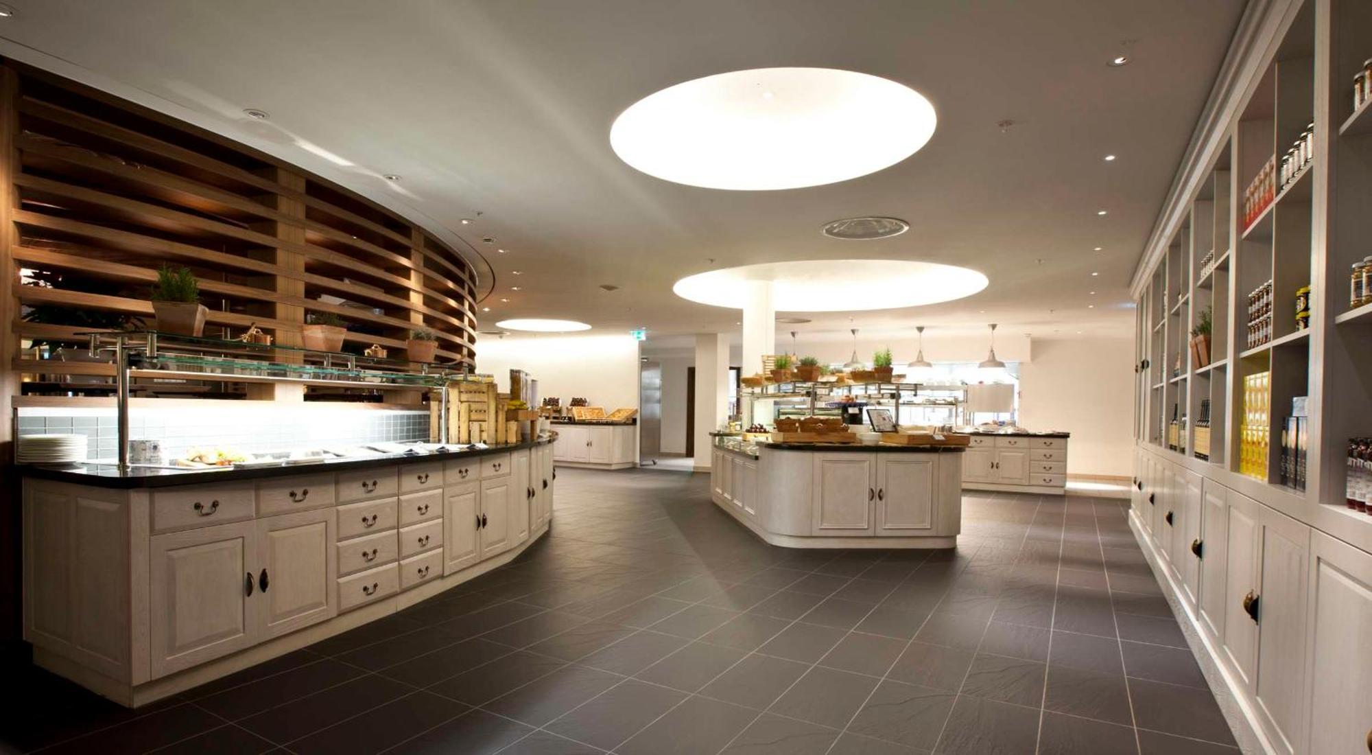 Hilton London Heathrow Airport Terminal 5 Hillingdon Exterior foto