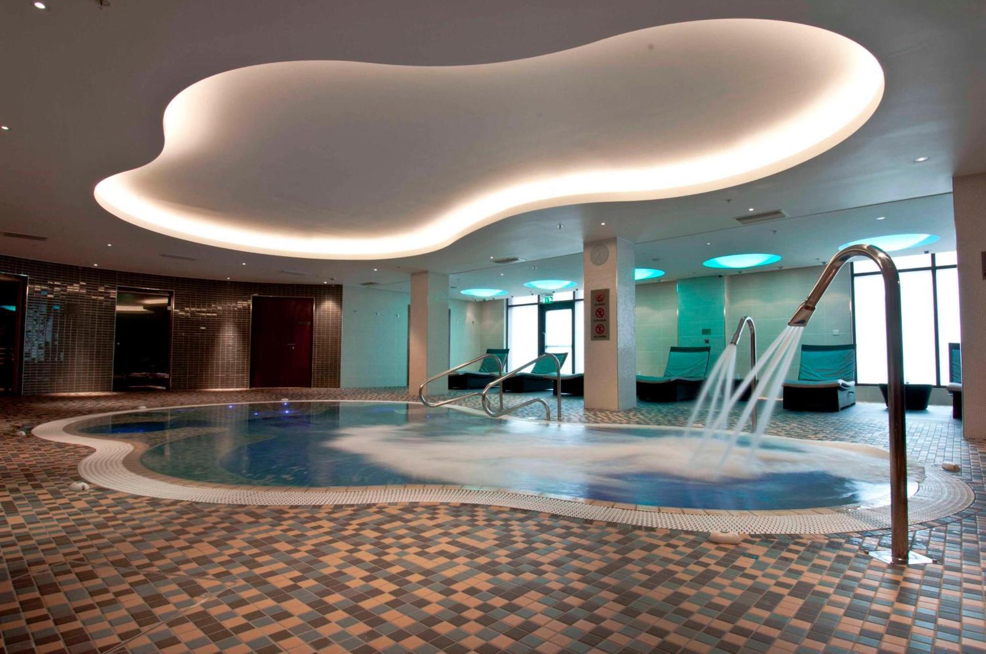 Hilton London Heathrow Airport Terminal 5 Hillingdon Exterior foto