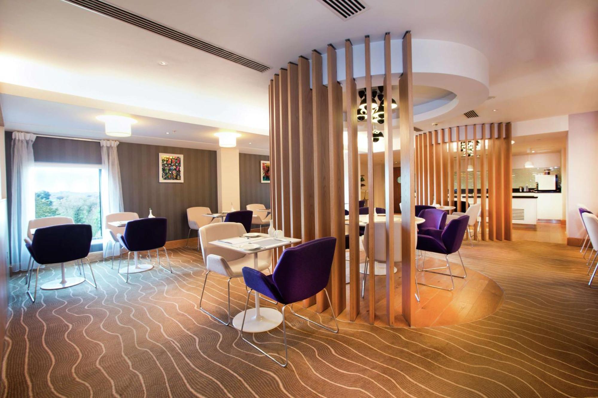 Hilton London Heathrow Airport Terminal 5 Hillingdon Exterior foto
